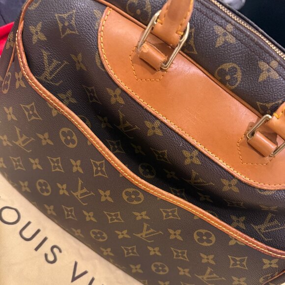 LOUIS VUITTON DEAUVILLE MONOGRAM BAG, TRAVEL BAG, MAKEUP BAG VERY DRY HANDLES - Picture 4 of 16